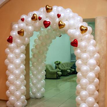 Гирлянда из воздушных шаров для свадебной арки
