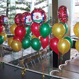Фонтаны из воздушных шаров на Новый год.