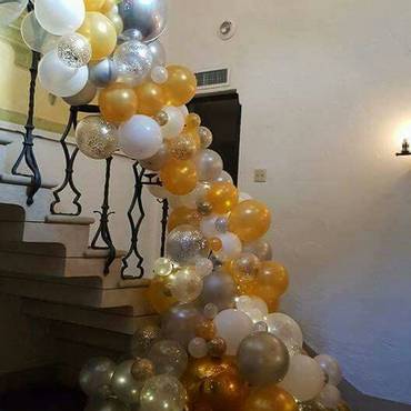 Оформление лестниц шариками на свадьбу