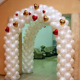 Гирлянда из воздушных шаров для свадебной арки